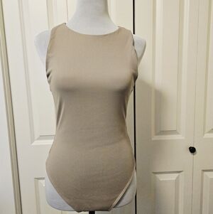 Second Skin Bodysuit Crew Neck Beige Sleeveless Thong SZ M NWT
